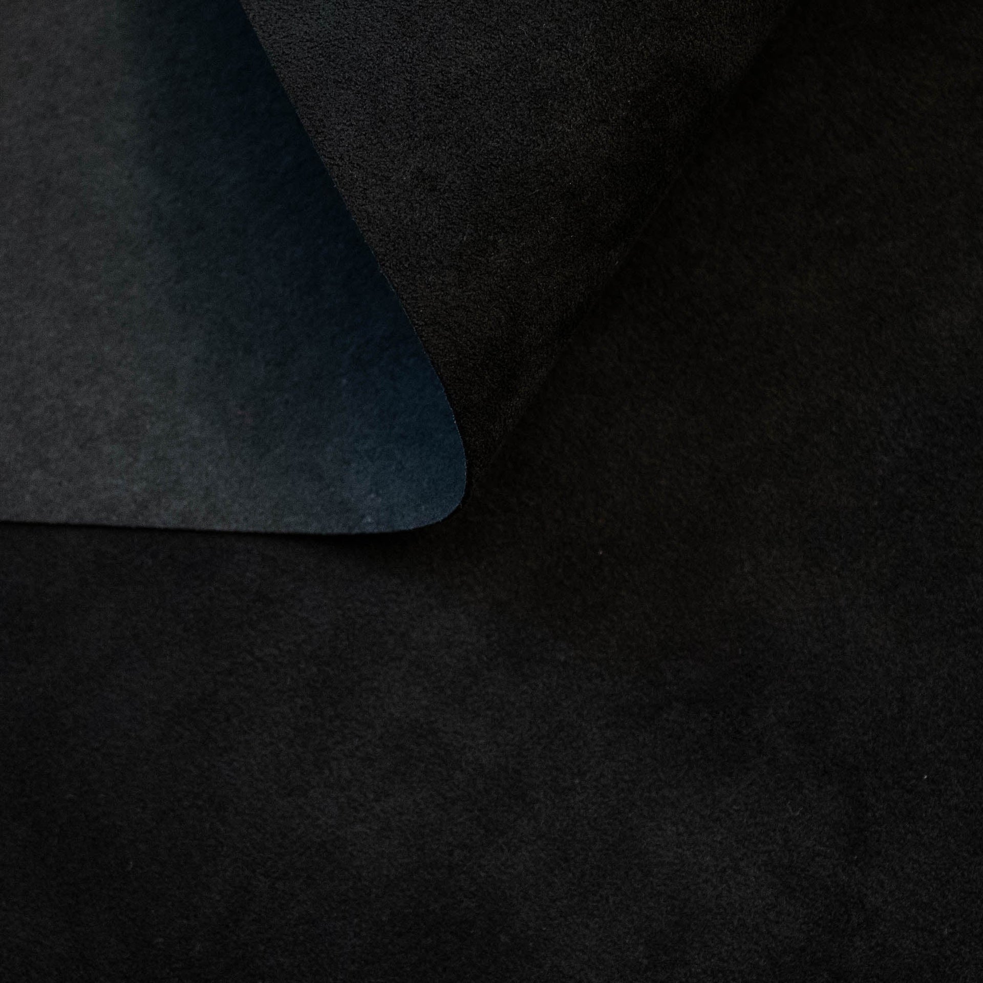 Vinyle adhésif imitation Alcantara Noir 0,5 X 2 mètres Vinyle adhésif imitation Alcantara Noir 0,5 X 2 mètres